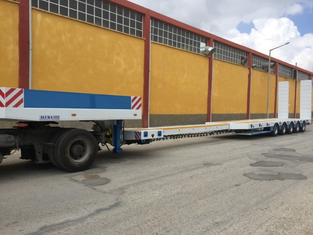 Extendable low loader rear view