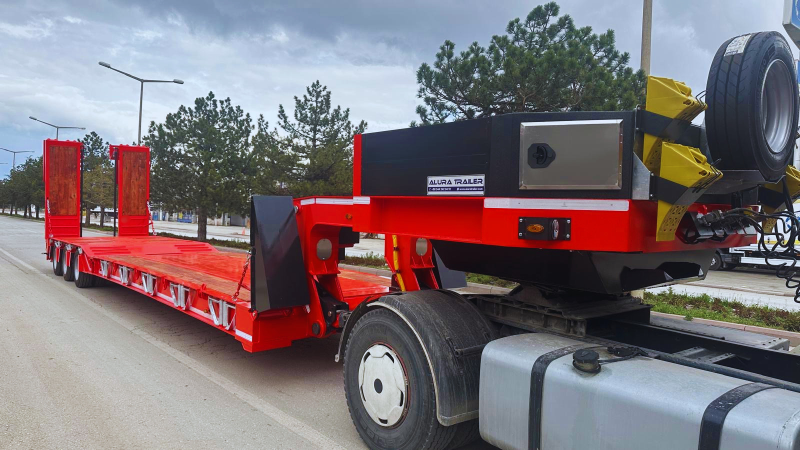 Hydraulic Detachable Gooseneck Lowbed Trailer Delivered to Mauritius